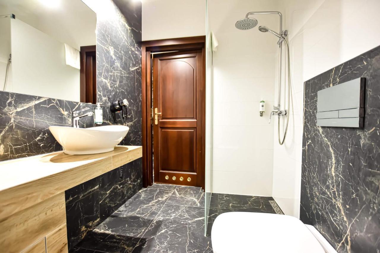 Lesny Dwor Hotell Radom Exteriör bild