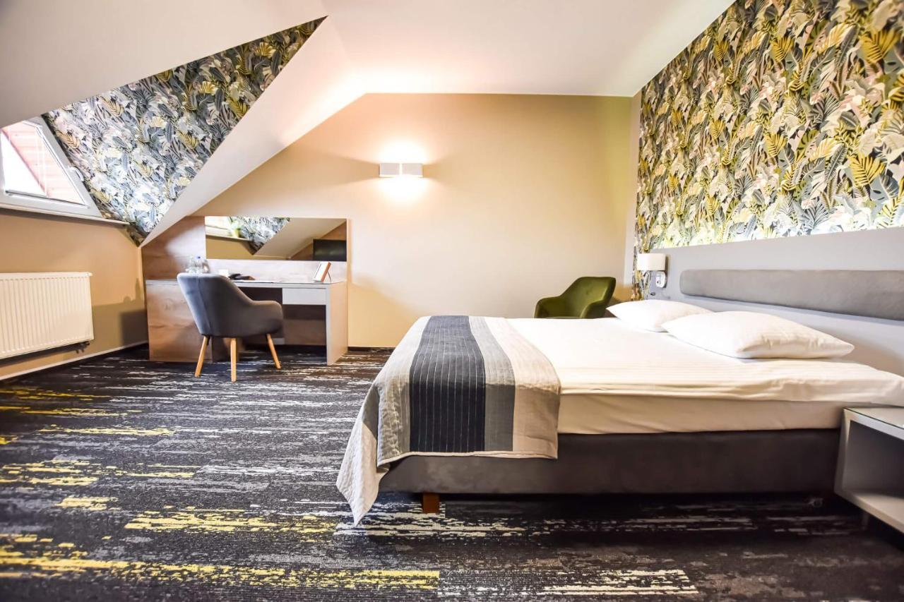 Lesny Dwor Hotell Radom Exteriör bild