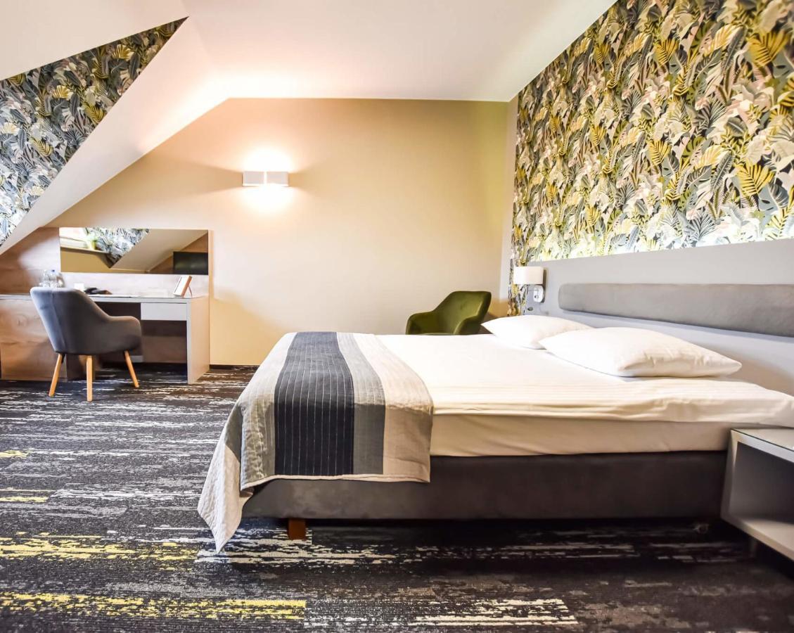 Lesny Dwor Hotell Radom Exteriör bild