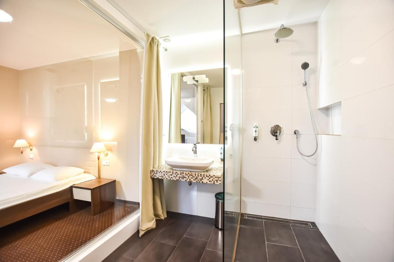 Lesny Dwor Hotell Radom Exteriör bild