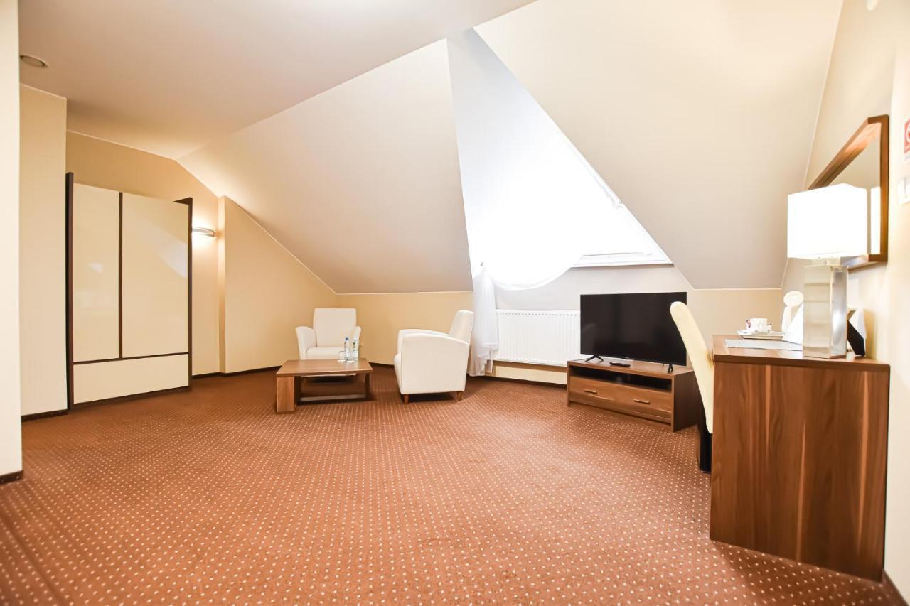 Lesny Dwor Hotell Radom Exteriör bild