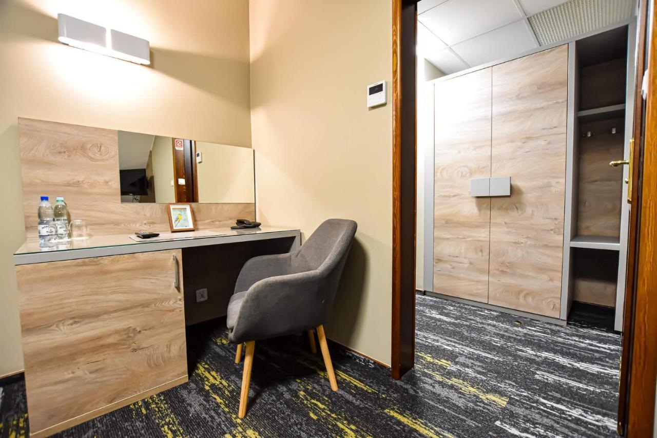 Lesny Dwor Hotell Radom Exteriör bild