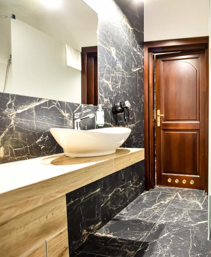 Lesny Dwor Hotell Radom Exteriör bild