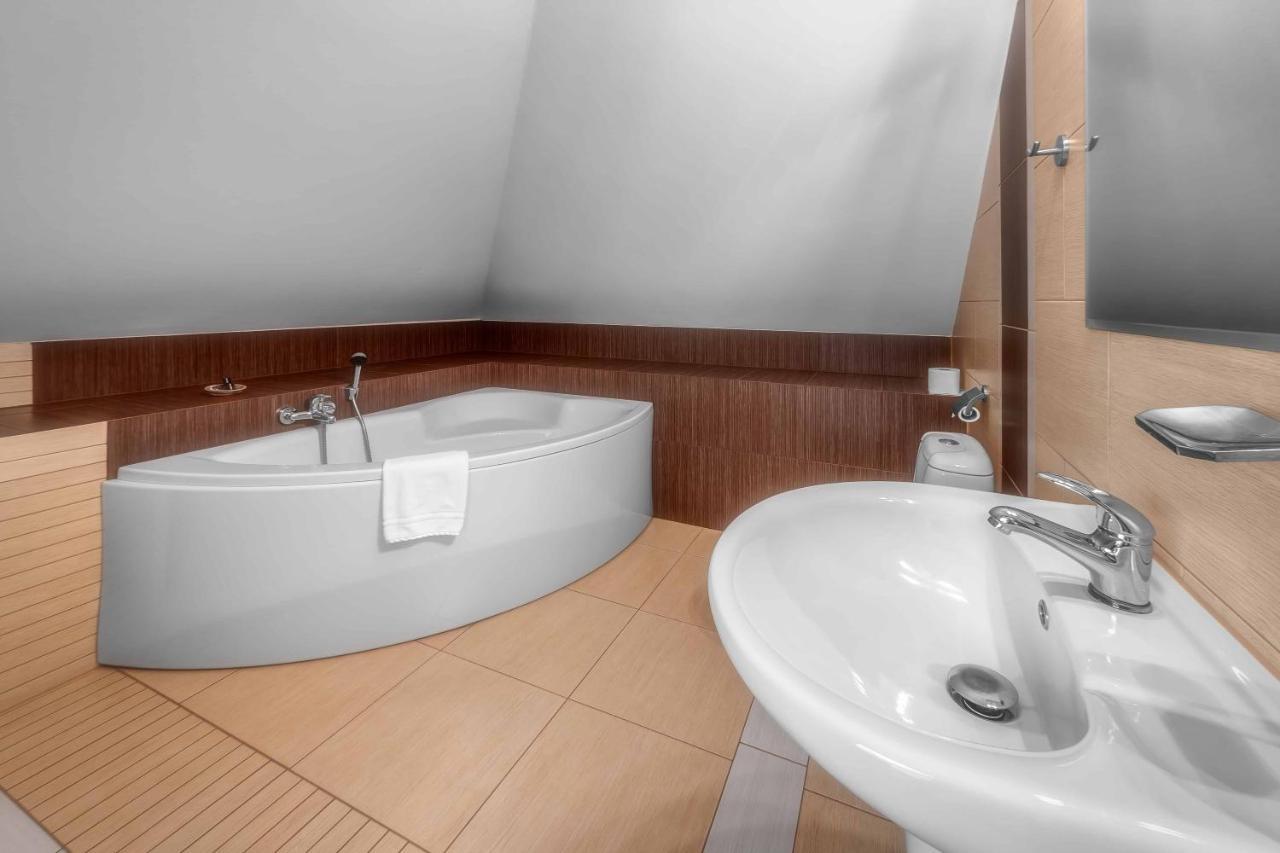 Lesny Dwor Hotell Radom Exteriör bild