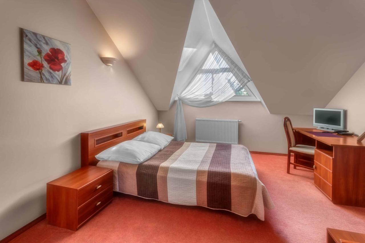 Lesny Dwor Hotell Radom Exteriör bild