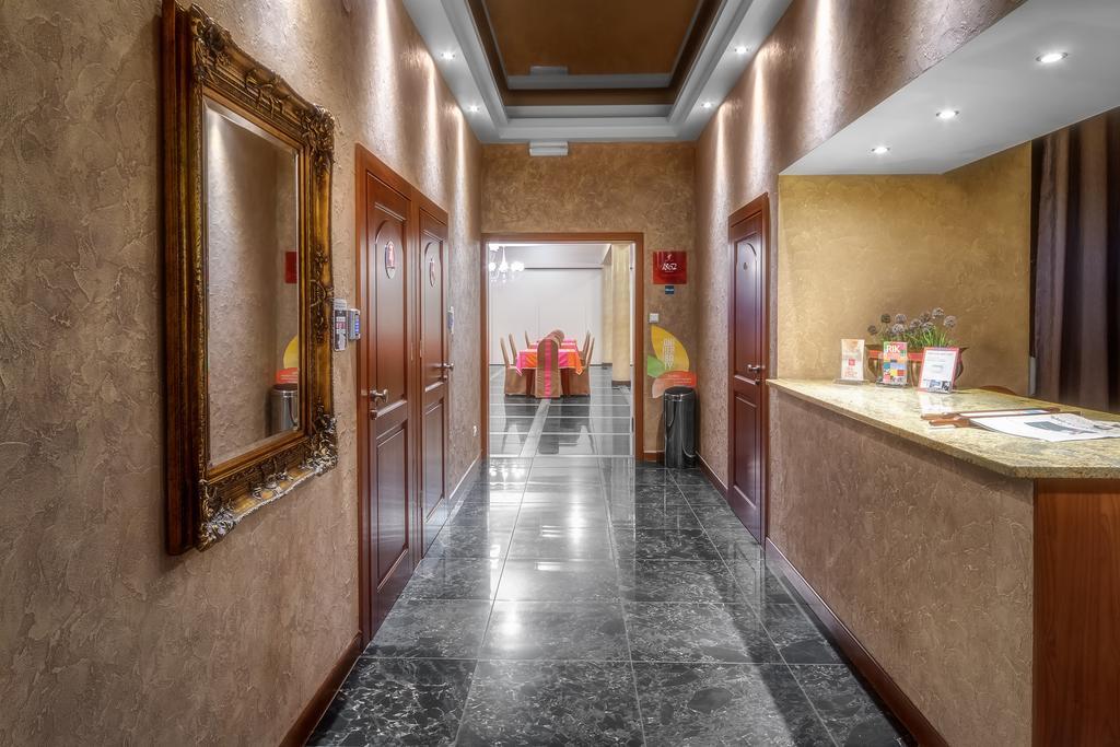 Lesny Dwor Hotell Radom Exteriör bild