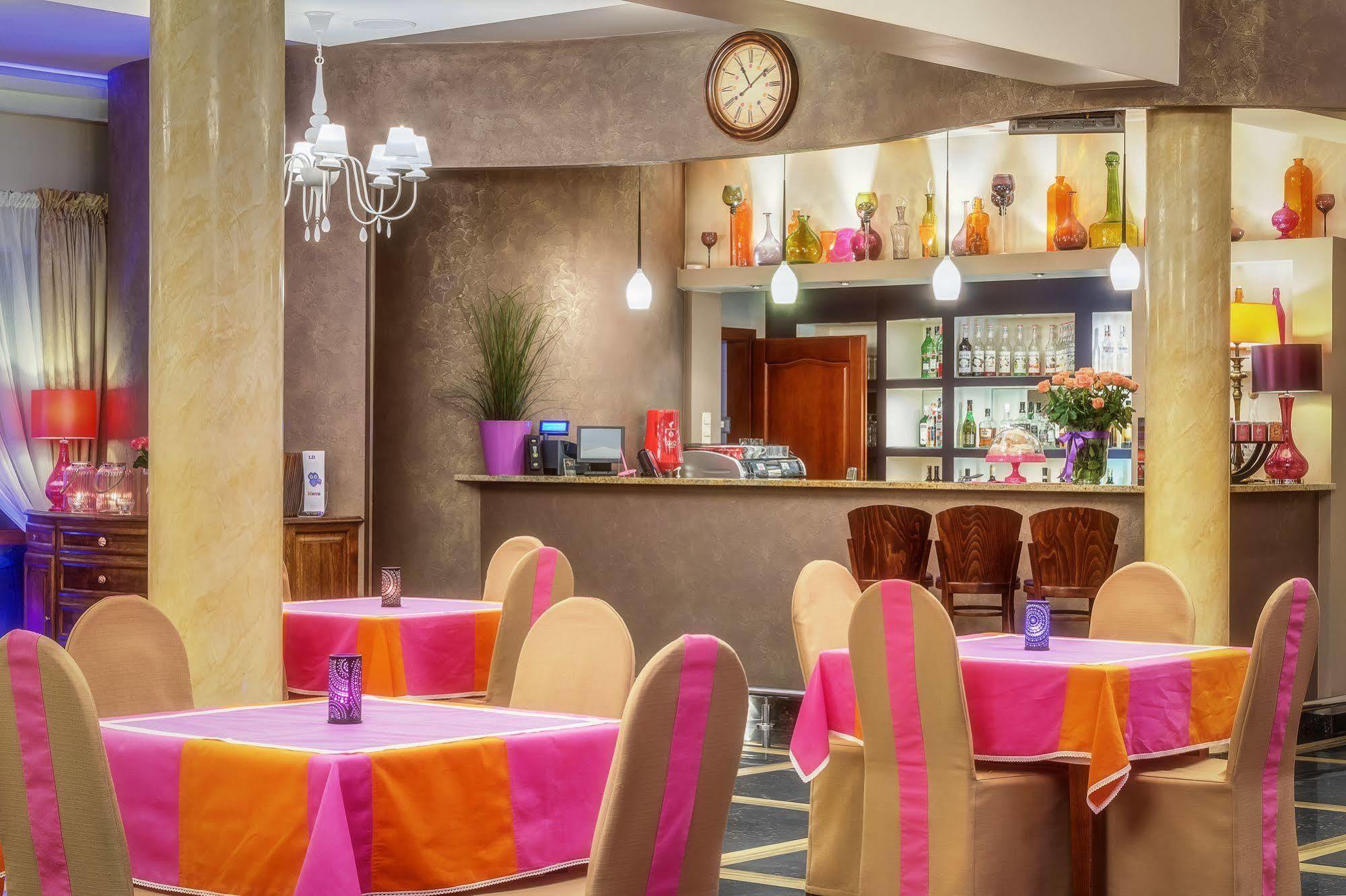 Lesny Dwor Hotell Radom Exteriör bild