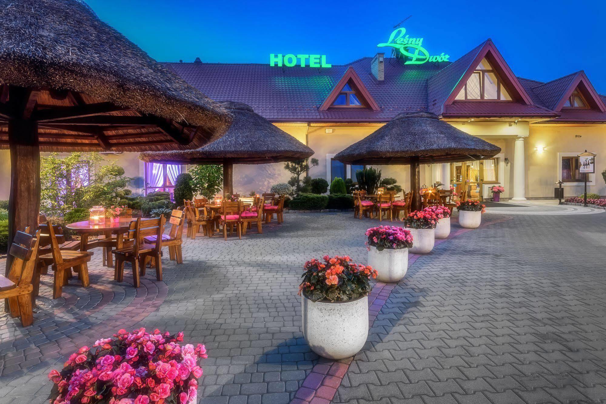 Lesny Dwor Hotell Radom Exteriör bild